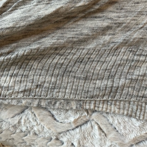 Abercrombie Gray Sweater size XS - Picture 8 of 8